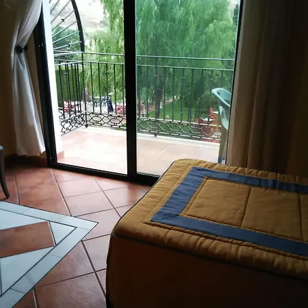 מלון Calderon סנס דה לה וגה