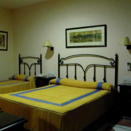 Calderon מלון 3*