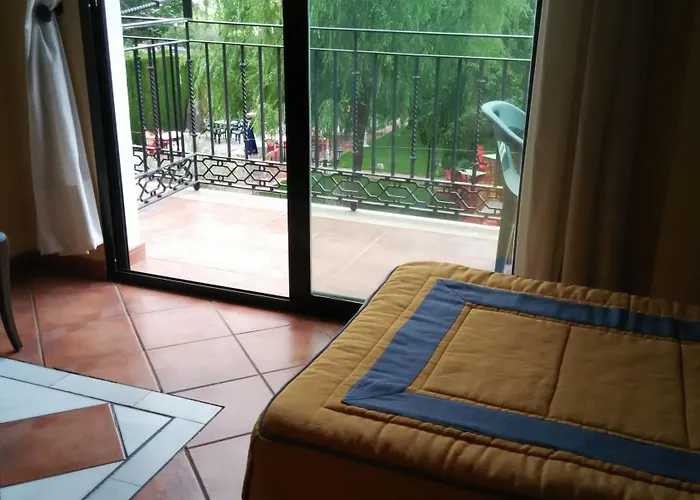 Hotel Calderon Cenes De La Vega